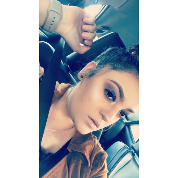 Meet your Posher, Danielle - Picture 1 of 1